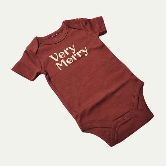 VERY MERRY | ORGANIC ONESIE | RUST